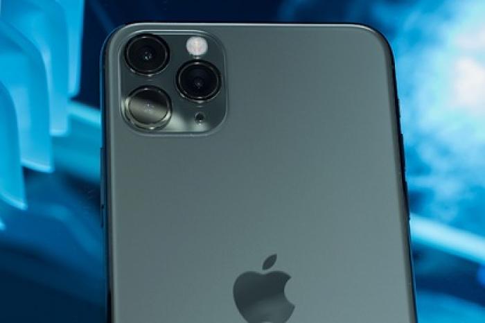 Российский школьник с ножом напал на девушку из-за iPhone 11