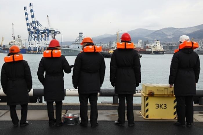 Спасение моряков с затонувшего украинского сухогруза приостановлено