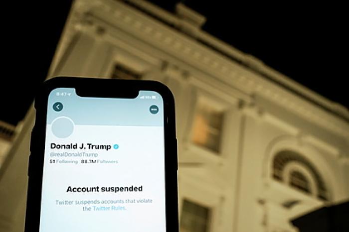 Twitter заблокировал аккаунт выдававшего себя за Трампа депутата