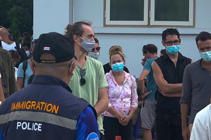 «Тюремный кутеж» арестованных в Таиланде за подпольную вечеринку попал на видео