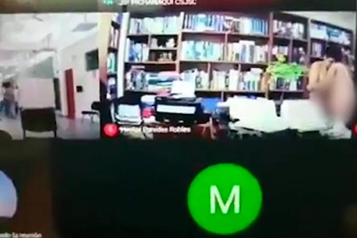 Адвокат занялся сексом с клиенткой во время онлайн-слушания в суде