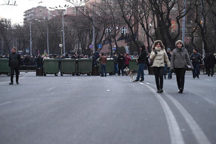 Алиев назвал попытку государственного переворота в Армении ее внутренним делом
