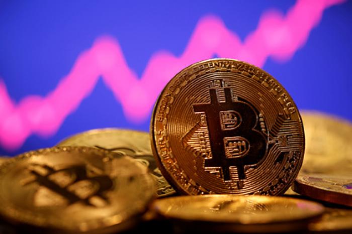 Биткоин стремительно подорожал и установил новый рекорд