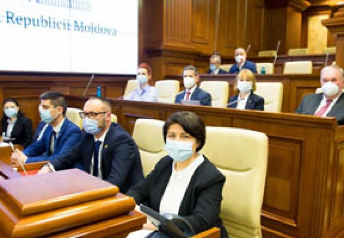 CANDIDATUL PENTRU FUNCŢIA DE PREMIER, PREZENTÂND PROGRAMUL DE GUVERNARE ÎN PARLAMENT, A VORBIT DESPRE ALEGERI ANTICIPATE ȘI A CERUT DEPUTATILOR SĂ PĂRĂSEASCĂ LEGISLATIVUL