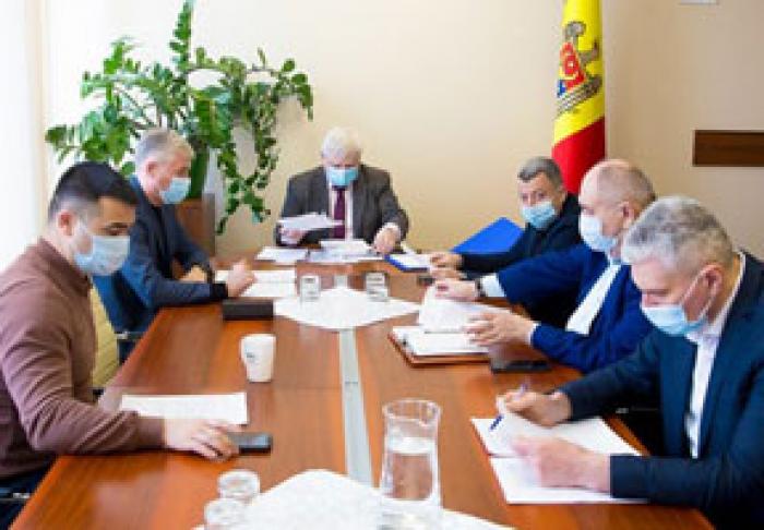 DEPUTAŢII SE VOR ADRESA LA CNA, SIS, MINISTERULUI AFACERILOR INTERNE ŞI PROCURATURA GENERALĂ PENTRU INFORMAŢII PRIVIND SITUAŢIA DE LA CFM