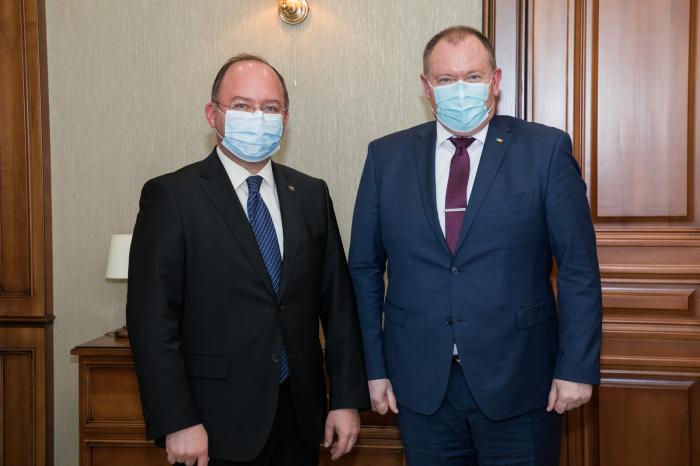 И.о. премьер-министра встретился главой МИДа Румынии