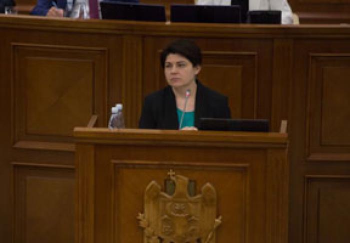 LUNI, CANDIDATUL ÎNAINTAT LA FUNCŢIA DE PRIM-MINISTRU VA PREZENTA PARLAMENTULUI COMPONENŢA GUVERNULUI ŞI PROGRAMUL DE ACTIVITATE