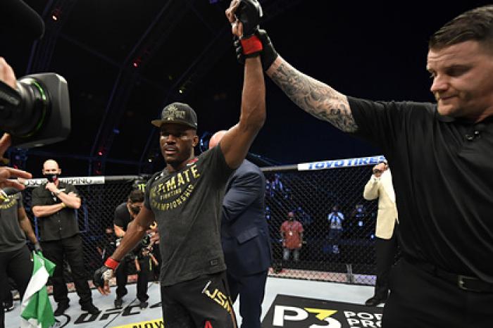 Появилось видео главного боя UFC 258