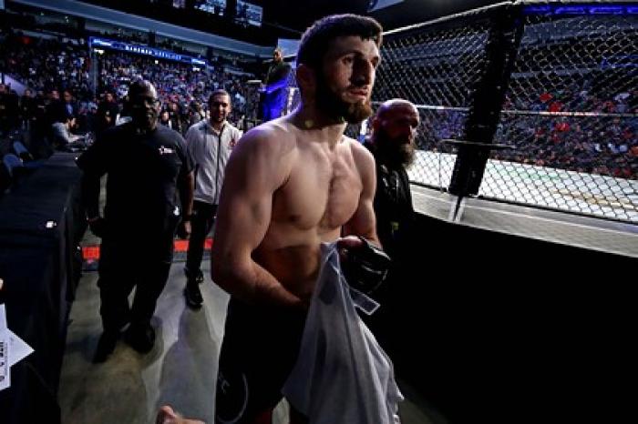 Появилось видео победы россиянина над украинцем в UFC