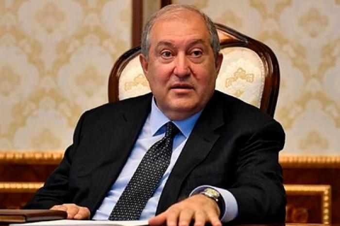 Президент Армении встретился с главой Генштаба
