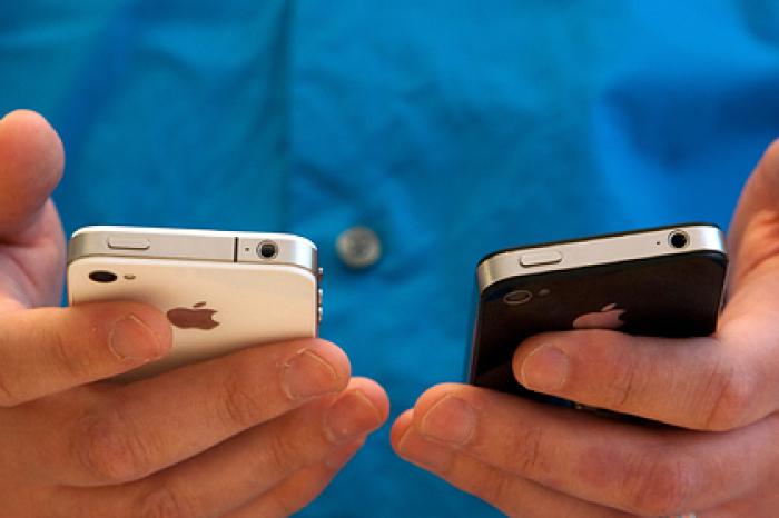 Российский следователь похитил смартфоны IPhone из дела об их краже