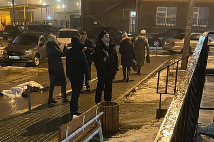 Соседи рассказали о выпавшем из окна на коляску с младенцем студенте