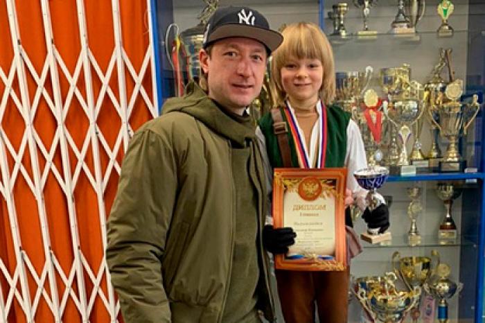Сын Плющенко выиграл турнир по фигурному катанию