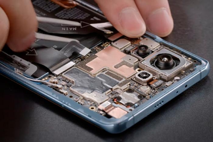 Xiaomi Mi 11 разобрали на видео