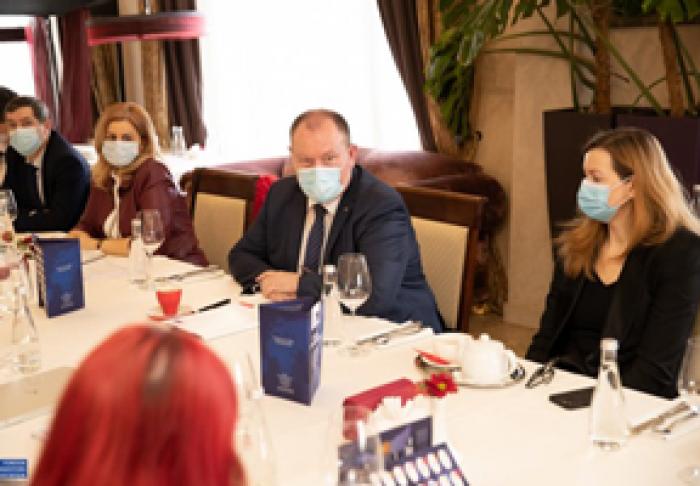 ACTUALUL PREMIER A DISCUTAT SUBIECTE DE ACTUALITATE CU REPREZENTANŢII FIA
