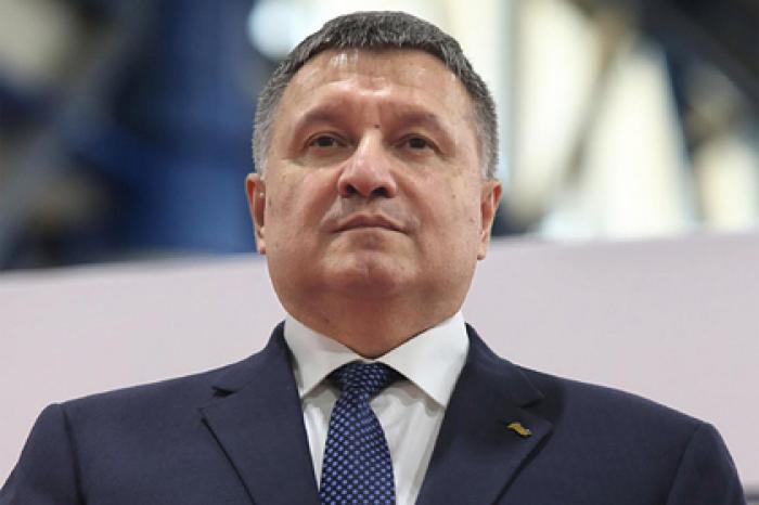 Аваков заявил об обязанности украинцев использовать русский язык