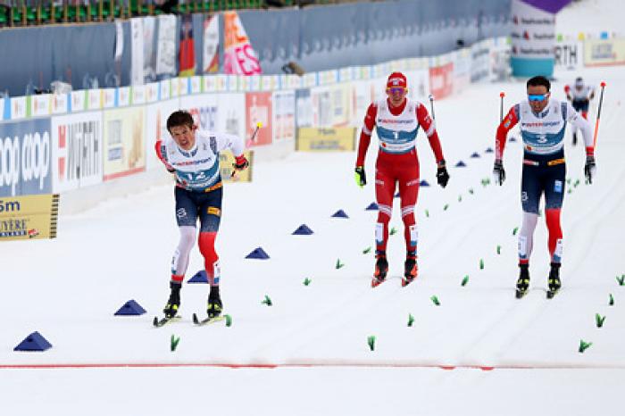 Большунов расплакался после поражения норвежцам в марафоне на чемпионате мира