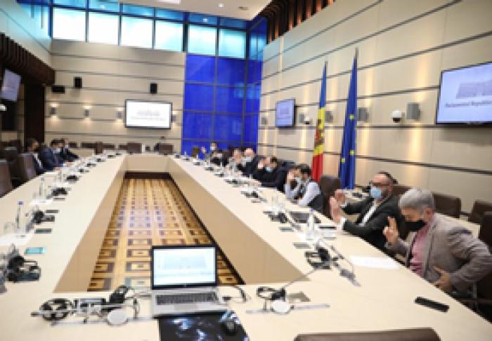 COMISIA JURIDICĂ A APROBAT RAPOARTELE ASUPRA CERERILOR PRIVIND ÎNCUVIINȚAREA RIDICĂRII IMUNITĂȚII PARLAMENTARE A DOI DEPUTAȚI DIN PARTIDUL „ȘOR”
