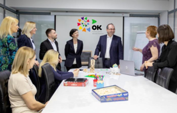 ​„DĂ SENS BANILOR” ÎMPREUNĂ CU FUNDAȚIA PENTRU EDUCAȚIE FINANCIARĂ „OK”