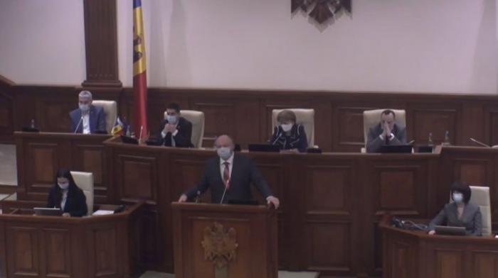 Ședința interminabilă a Parlamentului nu s-a lăsat fără cuvinte necenzurate. Ce vorbe și-au aruncat deputații