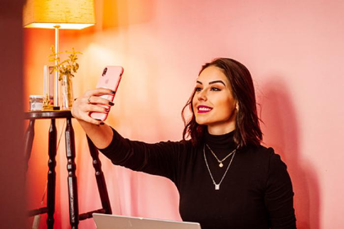 Хирург раскрыл причину одинаковых женских лиц в Instagram