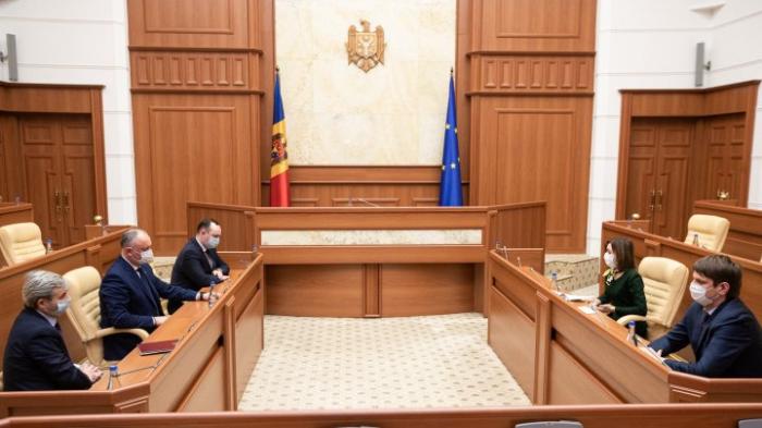 La consultările socialișrilor cu Maia Sandu a venit și Igor Dodon
