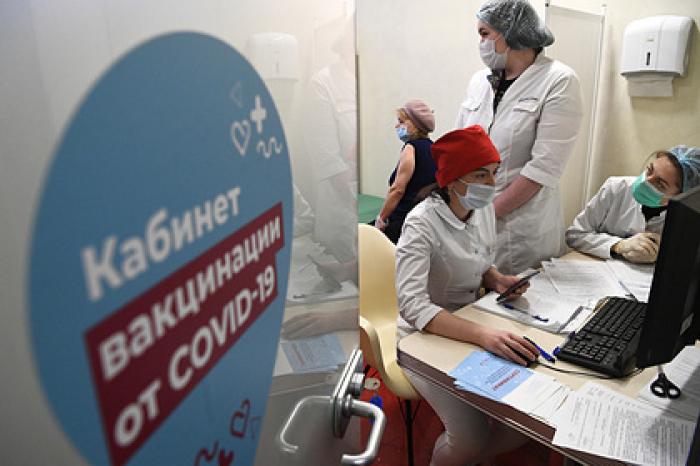 Немец привился «Спутником V» напротив Кремля и поделился ощущениями