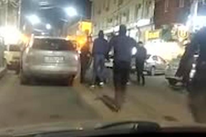Несколько кавказцев остановились на дороге, станцевали лезгинку и были избиты