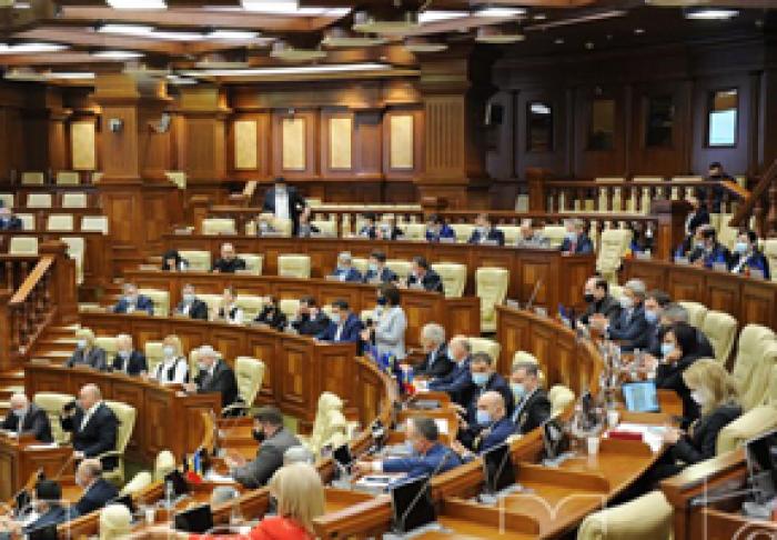 NOUA MAJORITATE PARLAMENTARĂ A INVITAT PREȘEDINTELE LA CONSULTĂRI