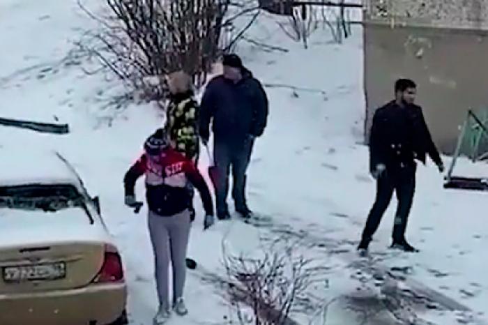 ОМОН провел рейд против притеснявших людей под Петербургом цыган