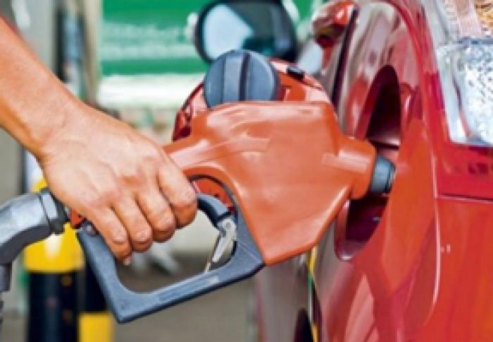 PARLAMENTUL A ADOPTAT ÎN PRIMA LECTURĂ UN PROIECT DE LEGE CARE LIMITEAZĂ CREŞTEREA PREŢURILOR PENTRU PRODUSELE PETROLIERE