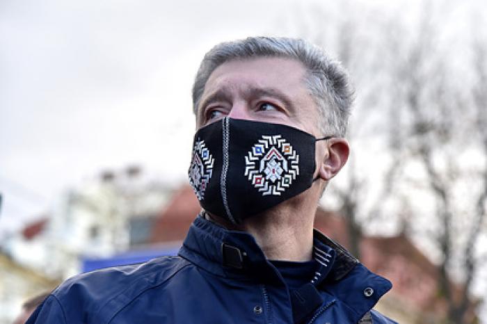 Порошенко призвал Зеленского к активным действиям на фронте