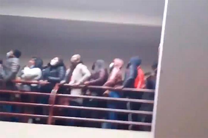 Приведшая к разрушениям и смертям драка студентов попала на видео