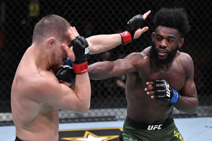 Стерлинг оправдался за празднование чемпионства UFC