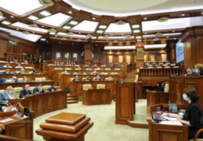 VOTUL PRIVIND APROBAREA GUVERNULUI LUI IGOR GROSU NU A AVUT LOC DIN CAUZA LIPSEI CVORUMULUI ÎN PARLAMENT