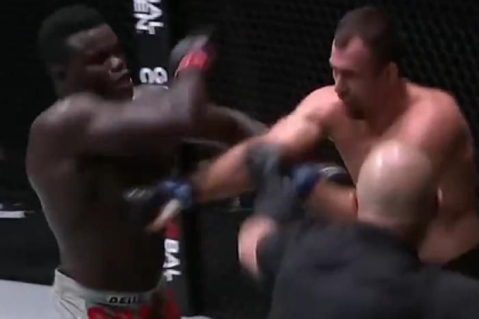 Белорусский боец MMA возмутил болельщиков нокаутом после гонга