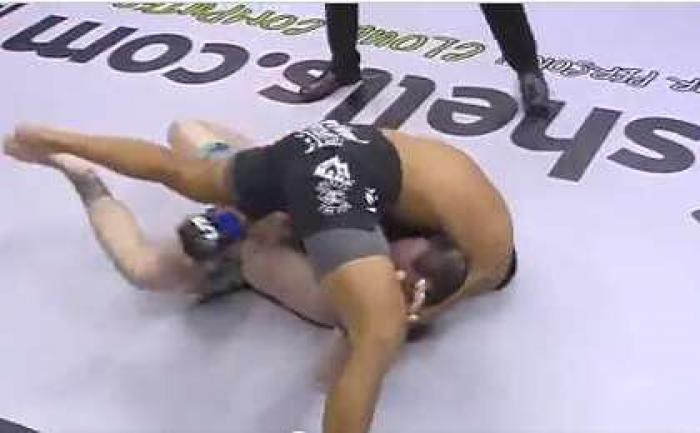 Боец MMA победил удушением ниндзя за 20 секунд