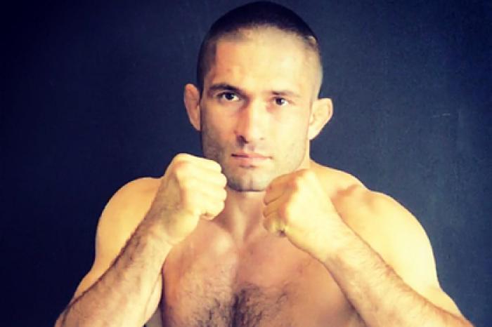 Боец MMA потерял палец во время поединка