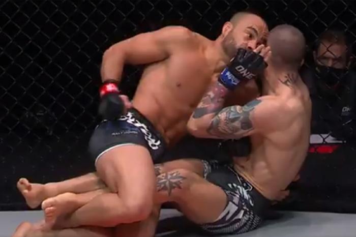 Бывший чемпион UFC добил оппонента и проиграл