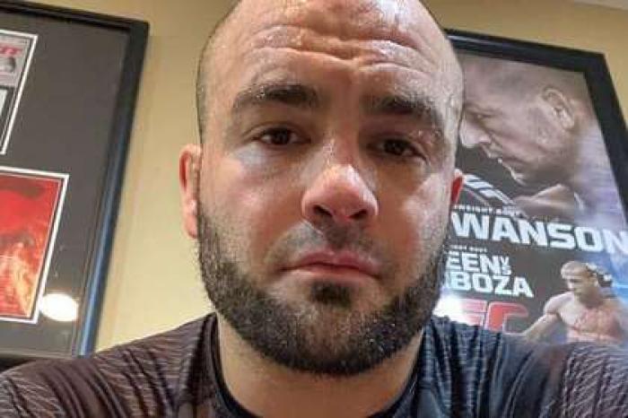 Бывший чемпион UFC потребует отменить его поражение