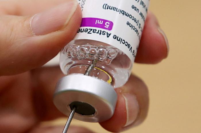 Cвязь между вакциной AstraZeneca и тромбозом подтвердили