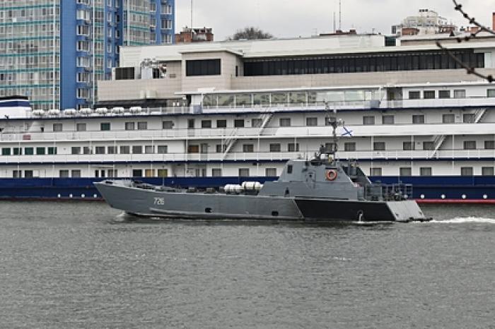 Корабли Каспийской флотилии зашли в Черное море