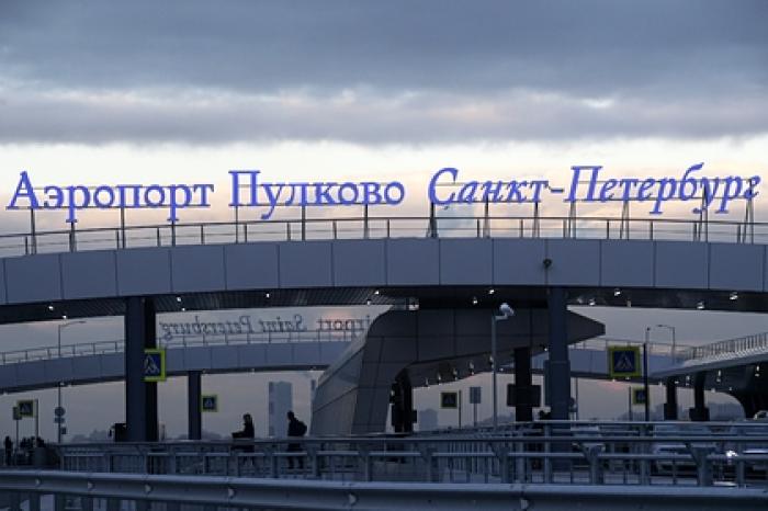 Самолет выкатился за пределы взлетной полосы в Пулково