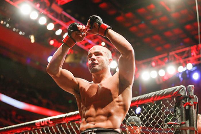 Скандальное поражение бывшего чемпиона UFC отменили