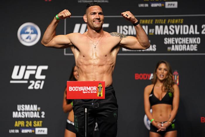Сломавший ногу о соперника бывший чемпион UFC перенес операцию