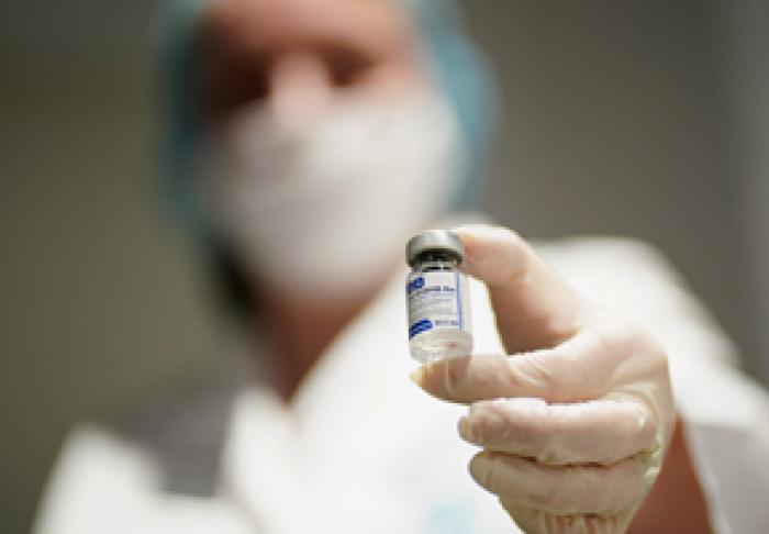SONDAJ: APROAPE JUMATATE DIN POPULAŢIA DE ADULŢI DIN MOLDOVA NU SE VA VACCINA ÎMPOTRIVA COVID-19
