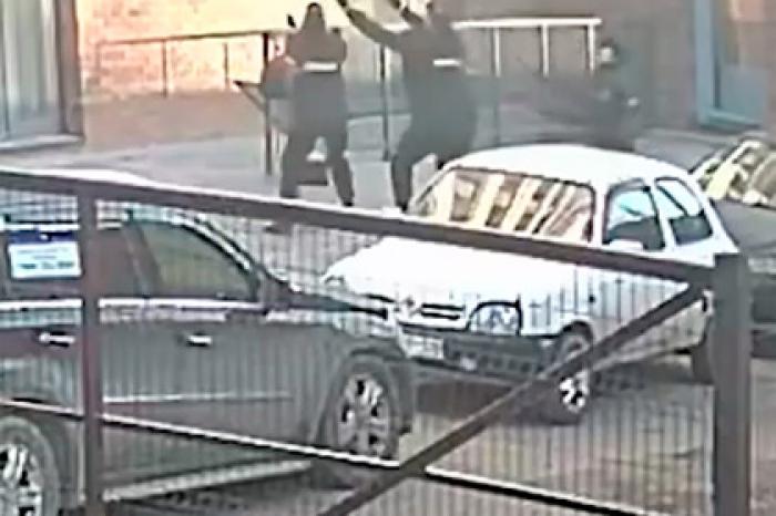 Спасавшаяся от насильников россиянка выпрыгнула из окна и попала на видео