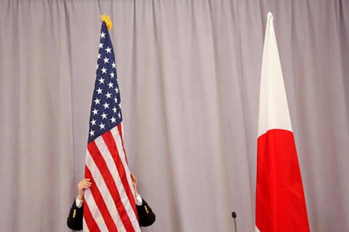 США приготовились защищать Японию с помощью ядерного оружия