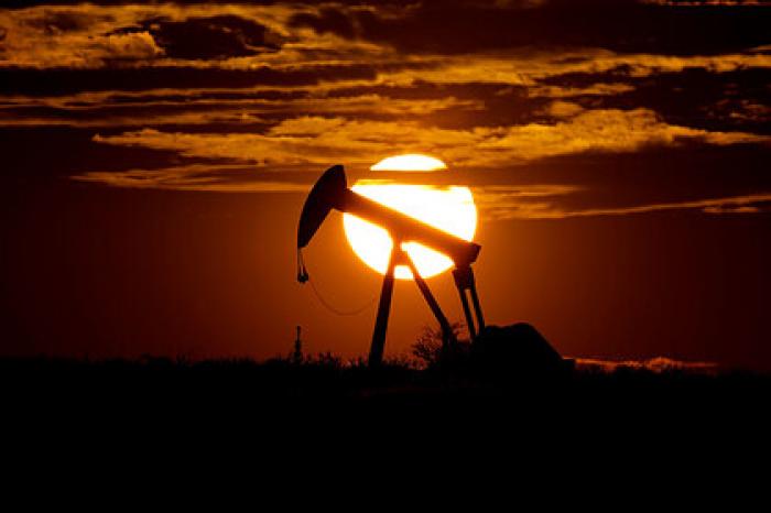 Цене на нефть пообещали падение до 10 долларов