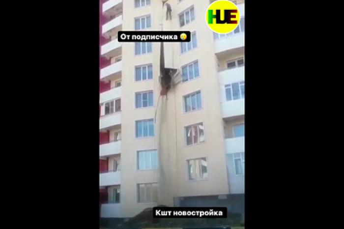 Жилой дом начал «трещать по швам» и попал на видео